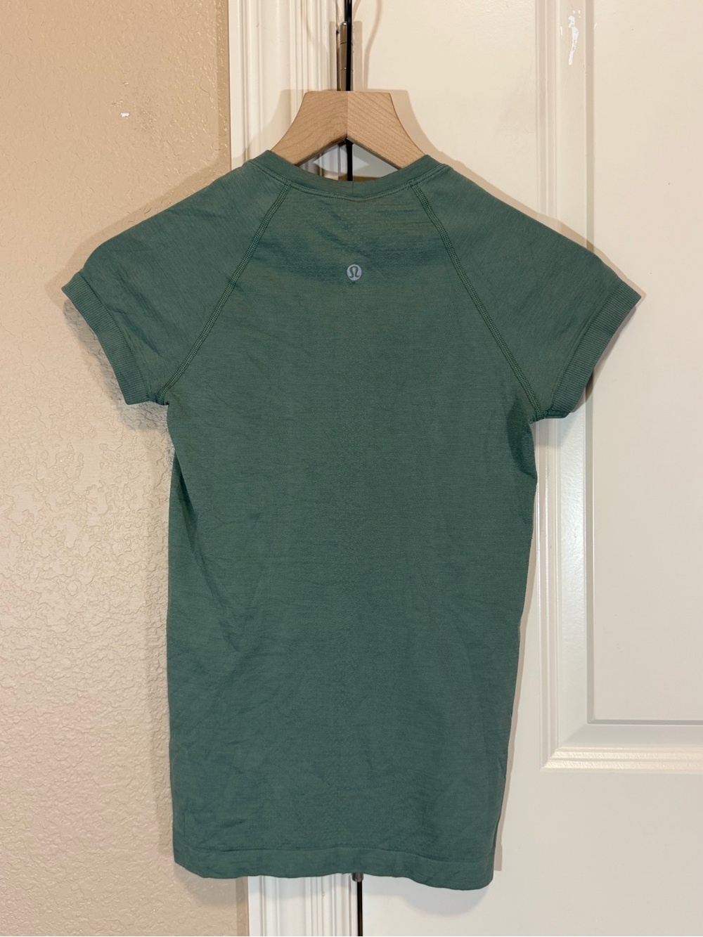 Lululemon Swiftly Tech Short-Sleeve Shirt 2.0
Medium Forest Size 2 - Picture 3 of 7